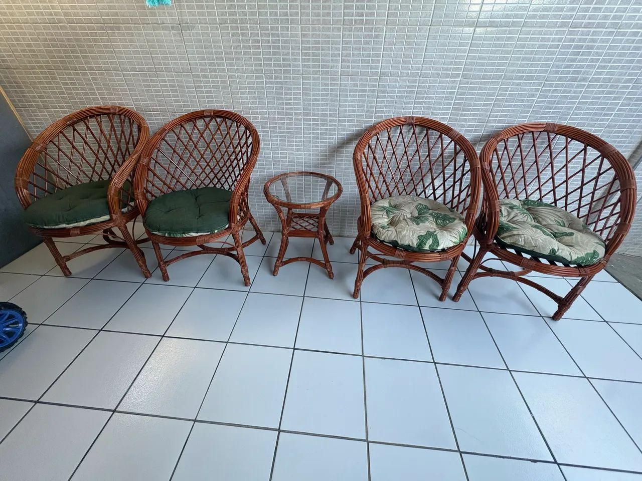 Jogo de Cadeiras e Mesa - Foto 2