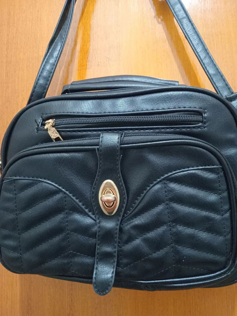 Bolsa seminova  de courino  Preta
