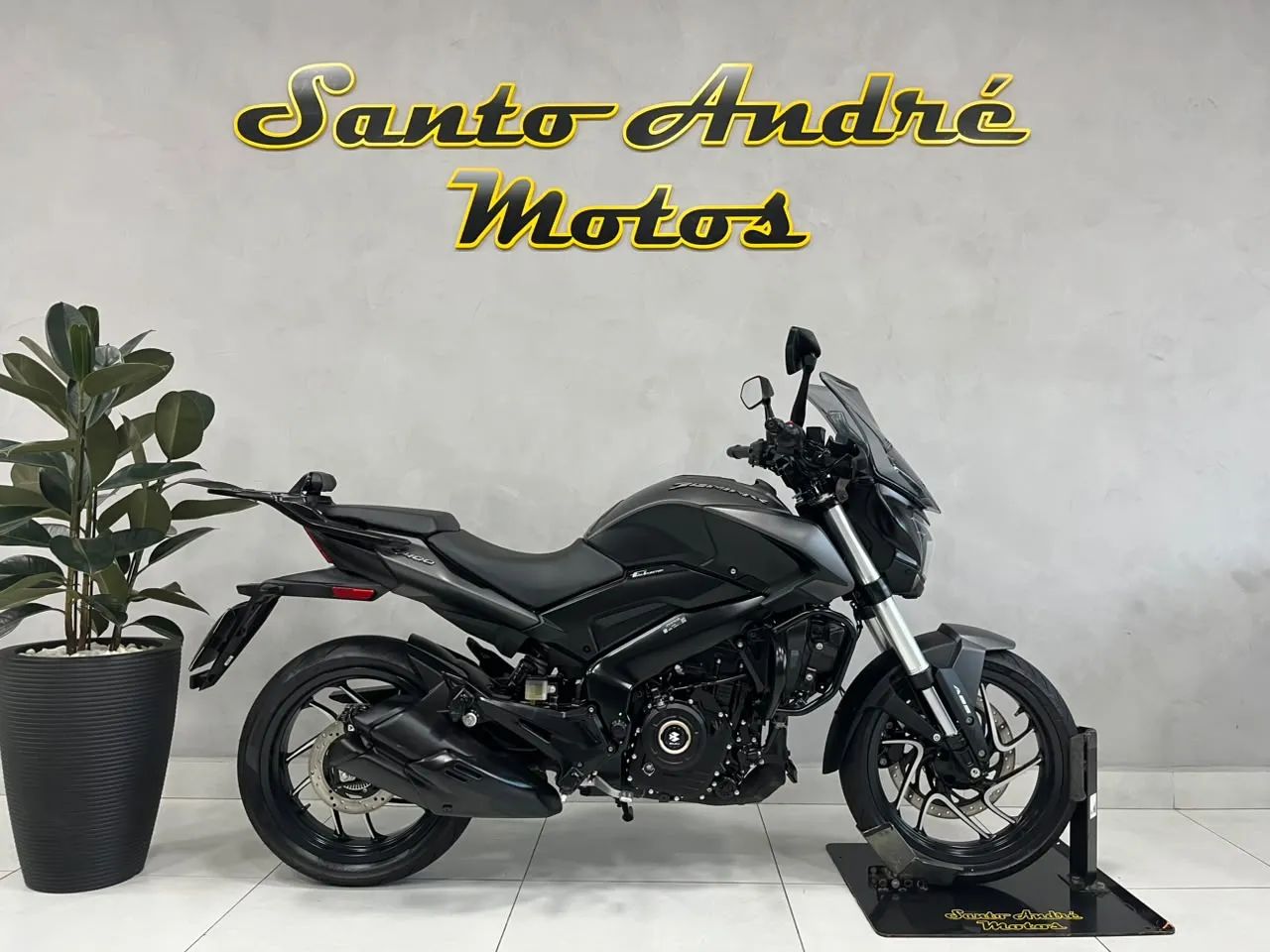 Bajaj DOMINAR 400 