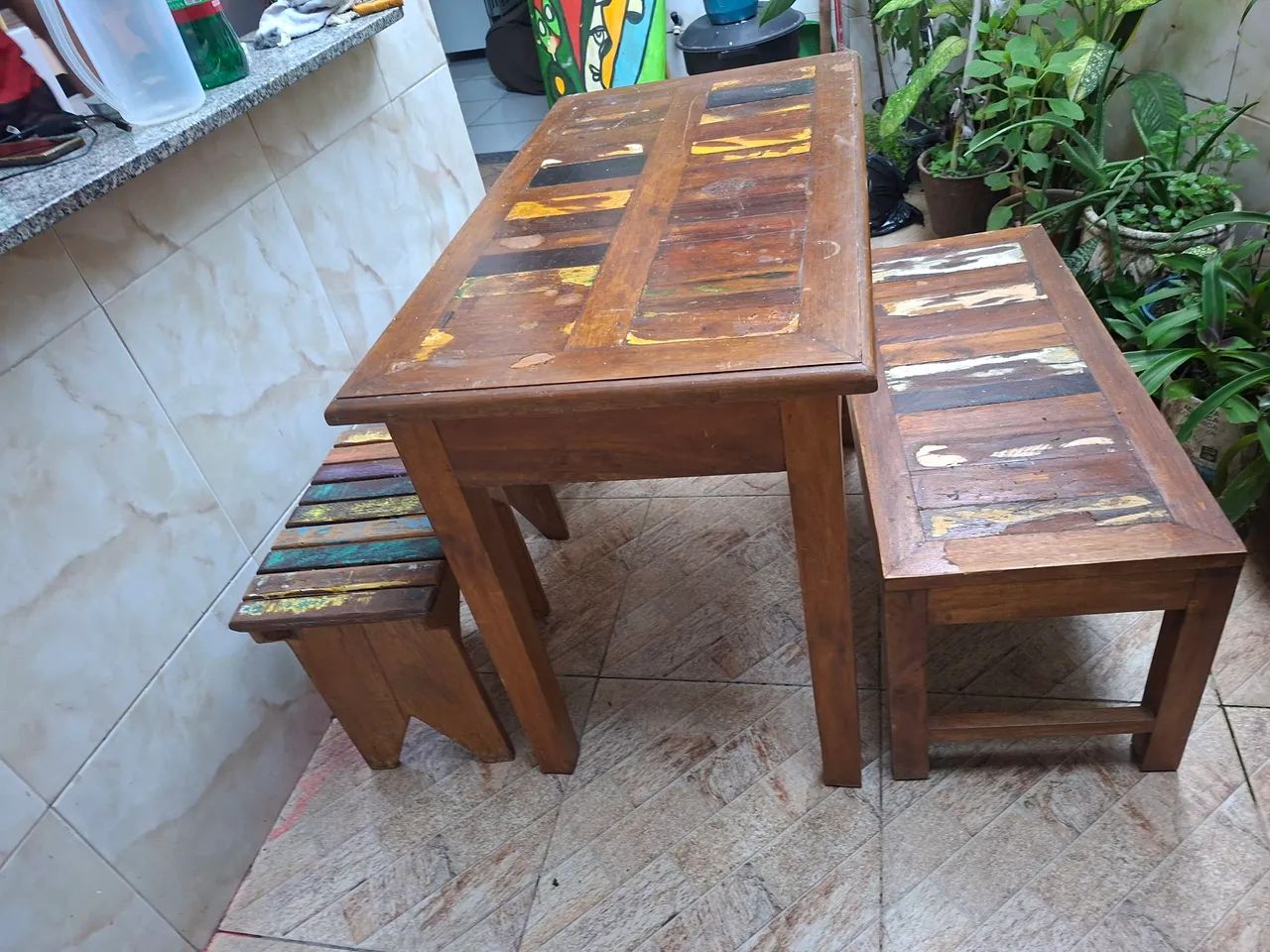 Conjunto de mesa e bancos de madeira - Foto 2