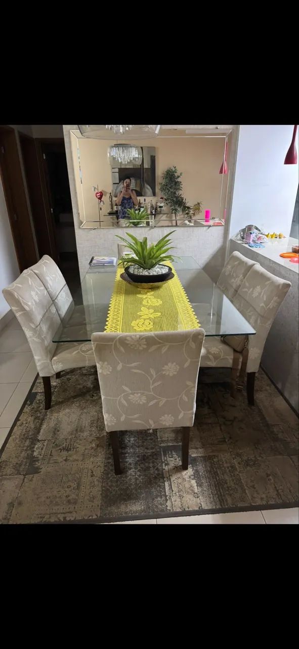 Mesa de jantar com 6 cadeiras 