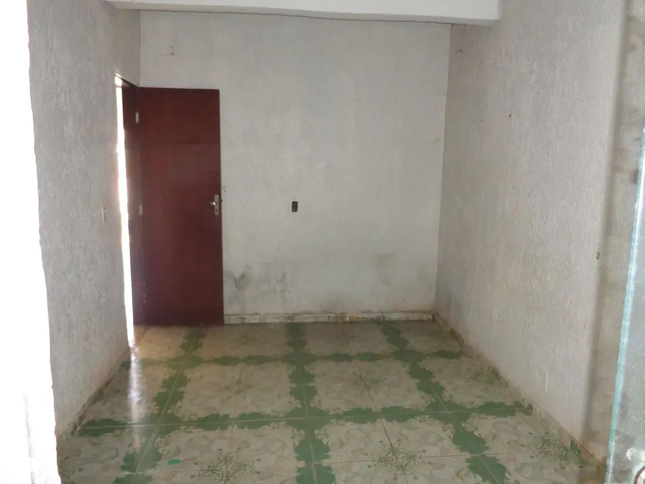 QR 110 Ótimo Apartamento Terreo com 2 Quartos Escriturado Lado Metrô em Samambaia Sul  DF - Foto 8
