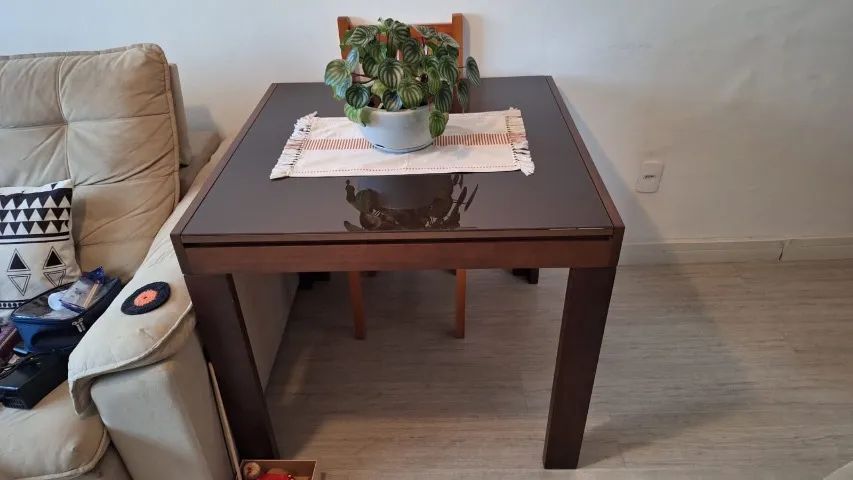 Mesa de jantar extensível quadrada