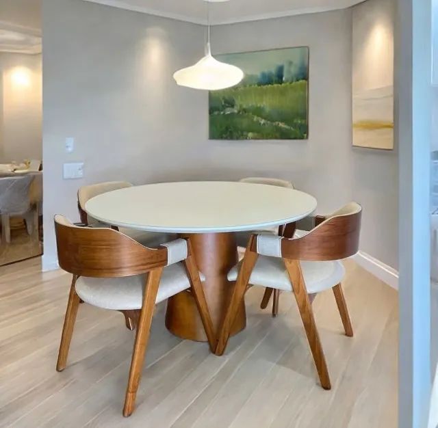 Mesa de jantar redonda 1.20 com 4 cadeiras poltronas