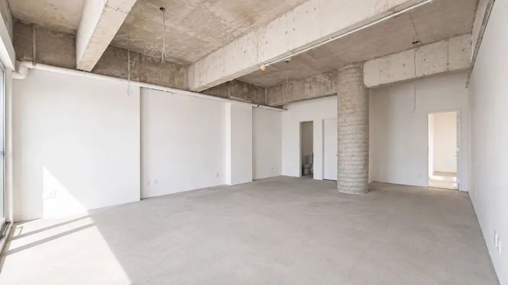 Sala comercial de 61,01 m² com 2 banheiros, varanda e vagas rotativas no Edifício Quadria 
