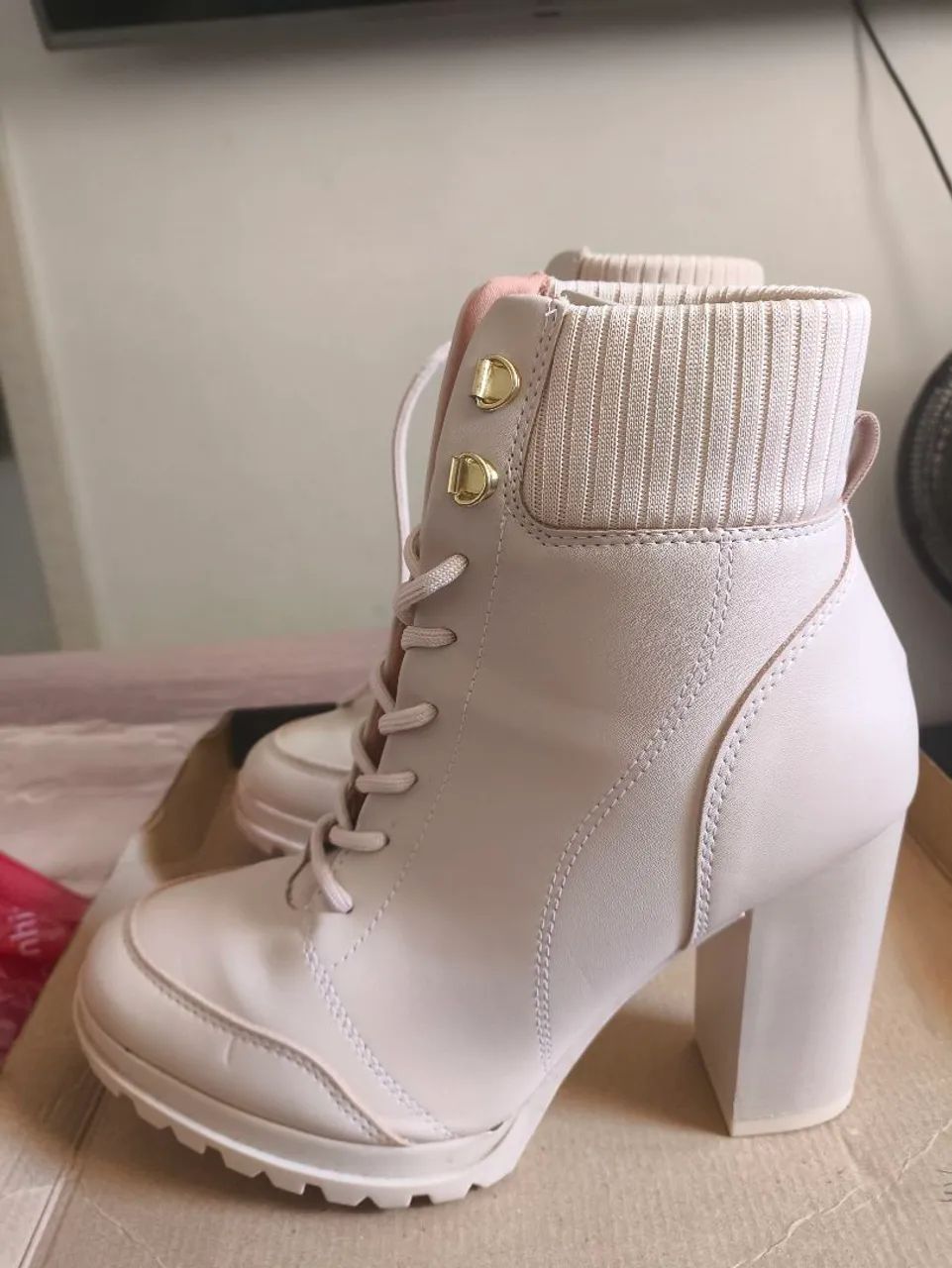 Bota Coturno Vizzano Creme  - Foto 3