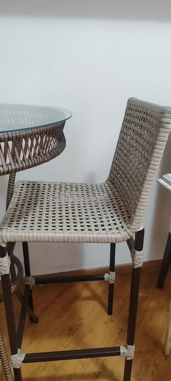 Conjunto Bistrô com Mesa de Vidro e 2 Banquetas - R$ 1.100 - Foto 2