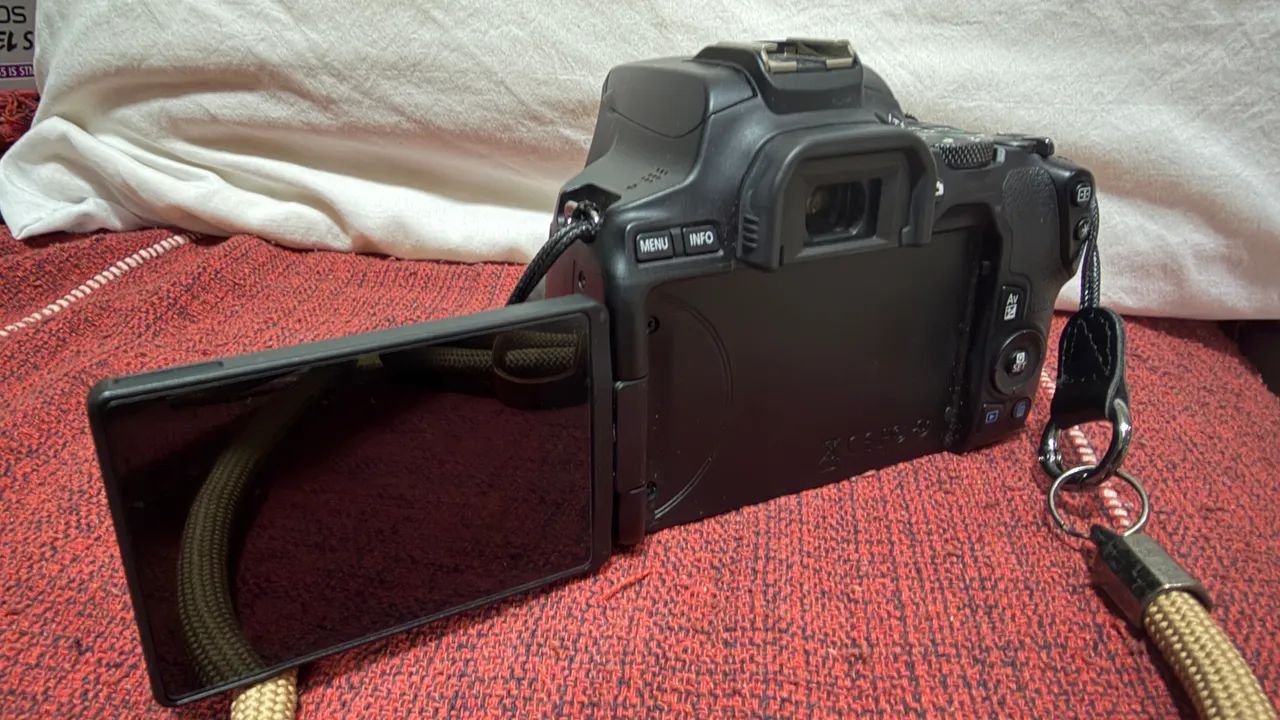 Canon EOS Rebel SL3 + Lente 18-55mm IS STM | 4K | Ótimo estado - Foto 2