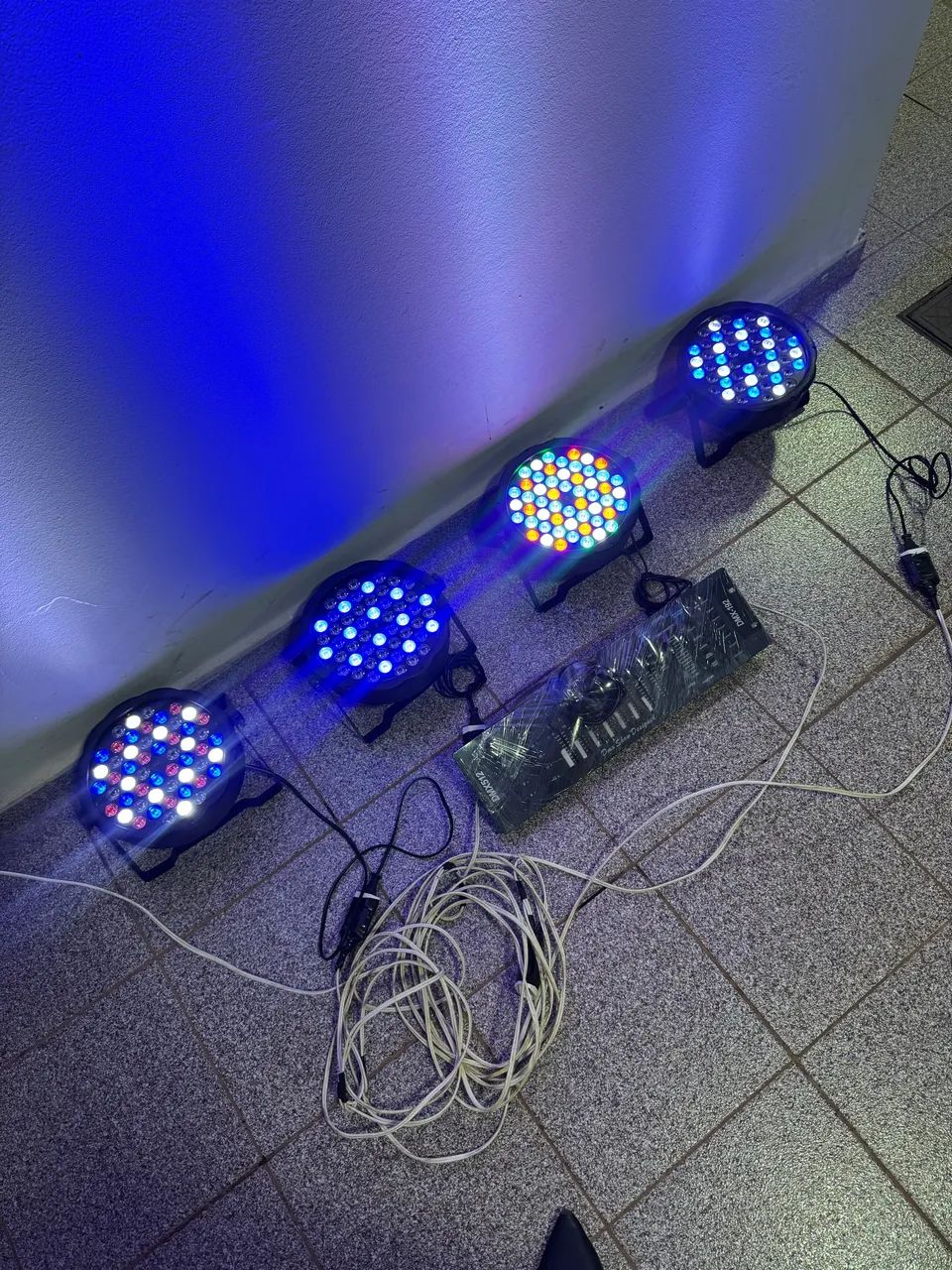 REFLETOR 54 LEDS RGBW + MESA DMX 192