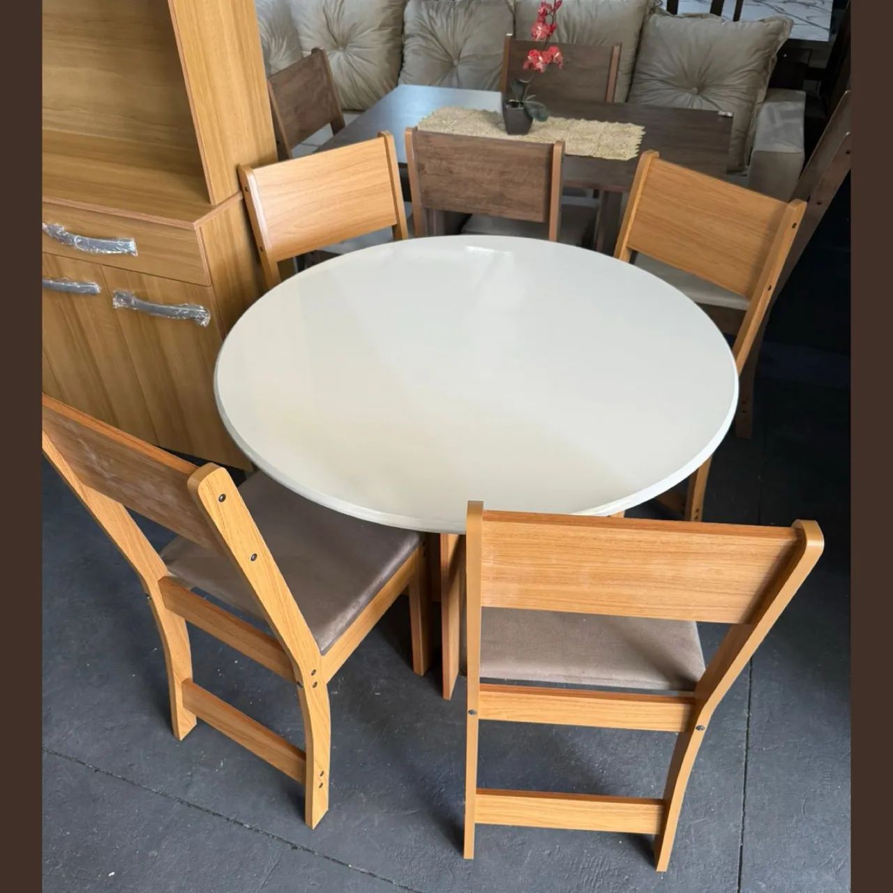 Mesa com 4 cadeiras  - entregamos hoje 