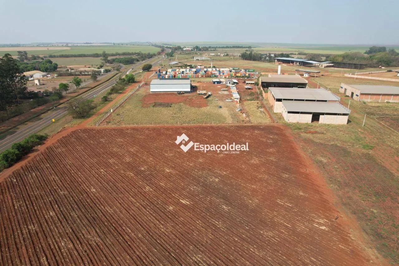 VENDE SE OU ALUGA BARRACÃO - Foto 2