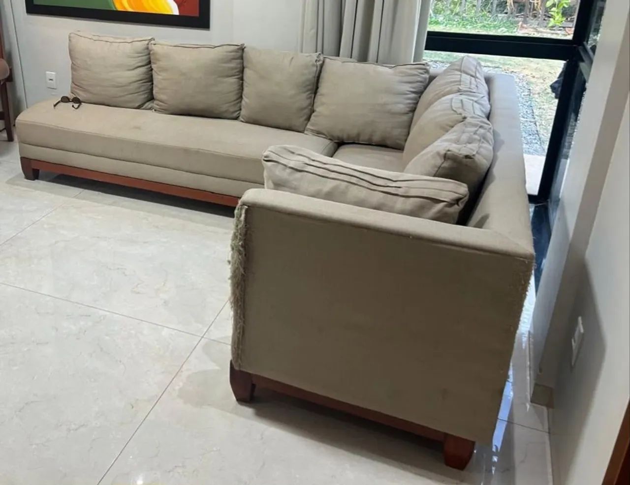 Sofá de linho na cor bege  - Foto 2