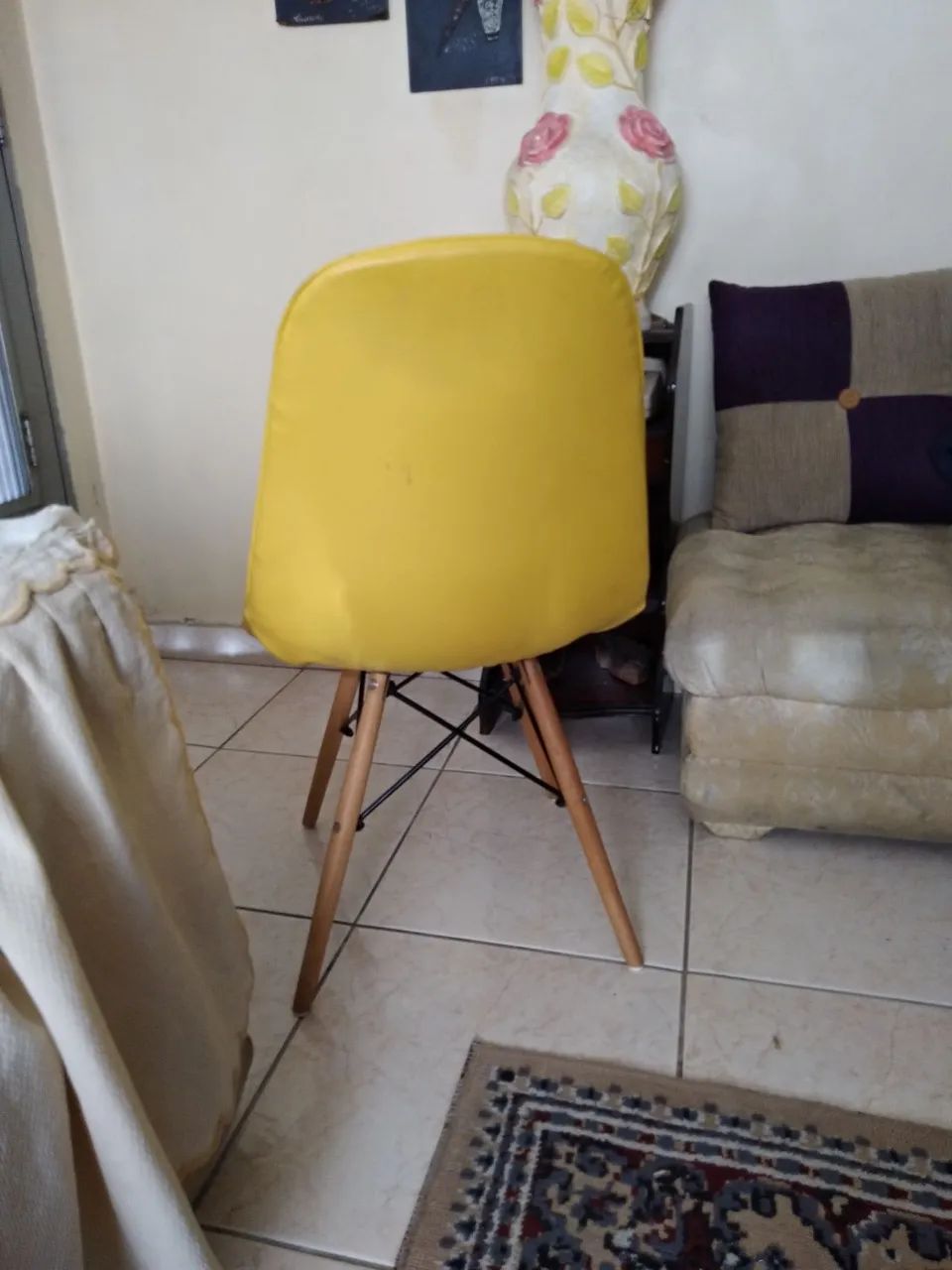 Cadeira Amarela Eame Botone estofada Tyfani  - Foto 2