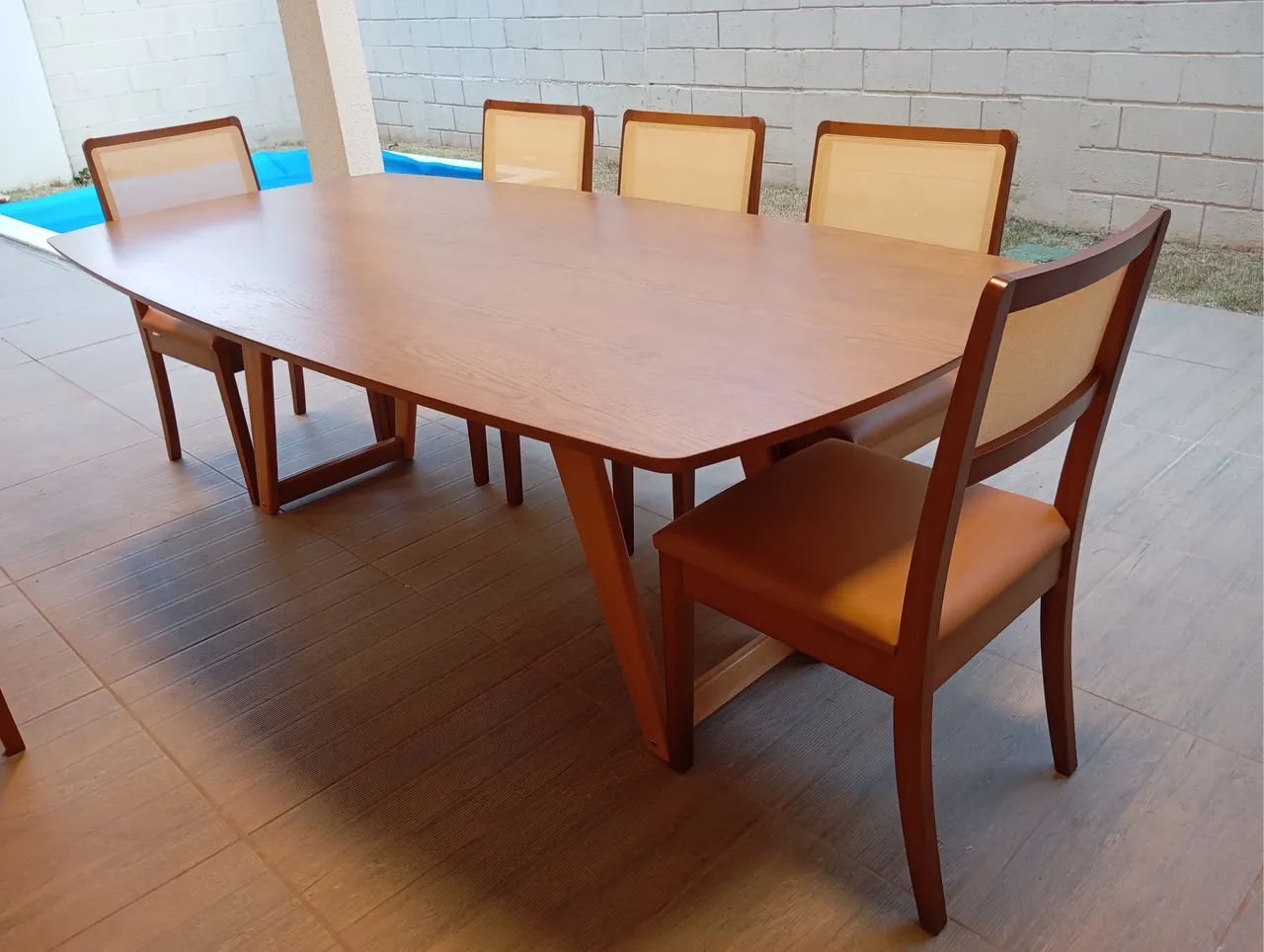 Mesa 8 lugares de madeira 