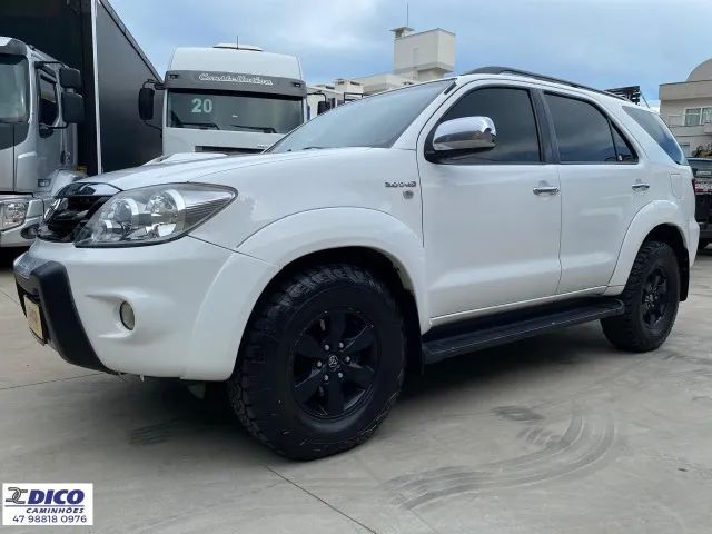 Toyota Hilux SW4 SRV 4x4 2008 