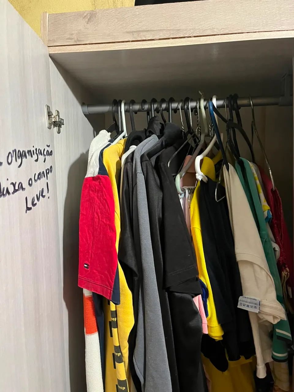 Guarda-roupa 4 portas com gaveta e espelho - Foto 4