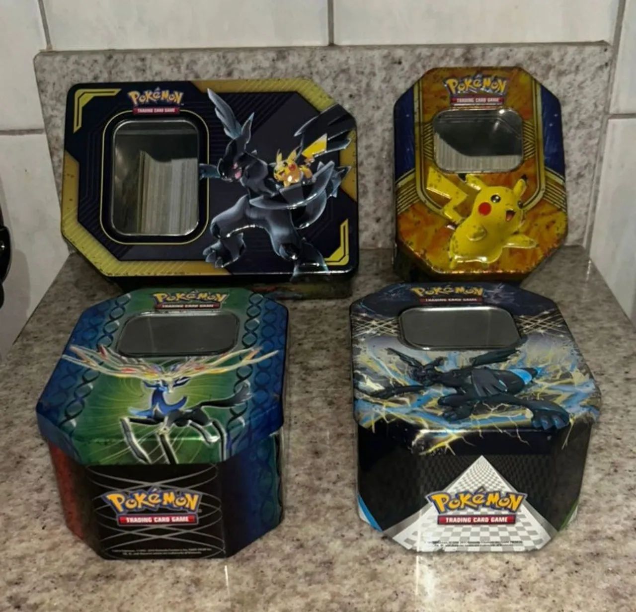 Cartas Pokémon + Latas Pokémon