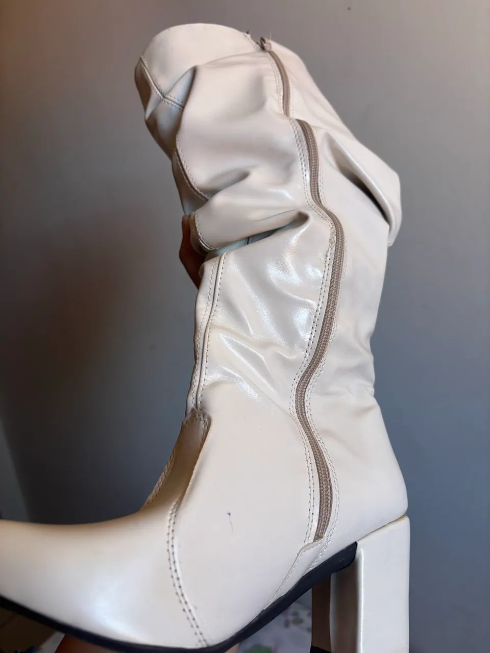 bota cano alto off-white  - Foto 4
