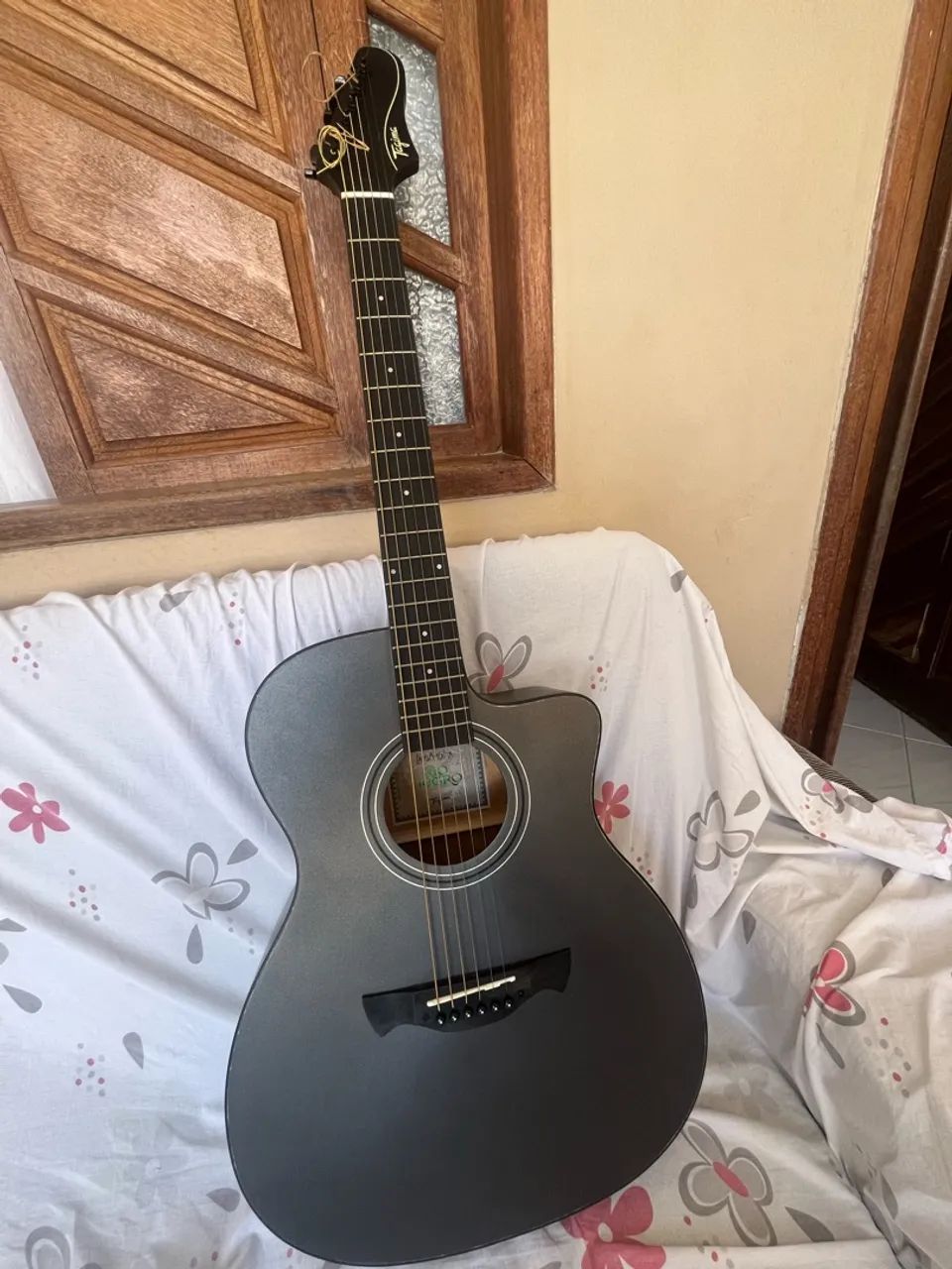 Violão Tagima preto, elétrico e de cordas de aço - Foto 2