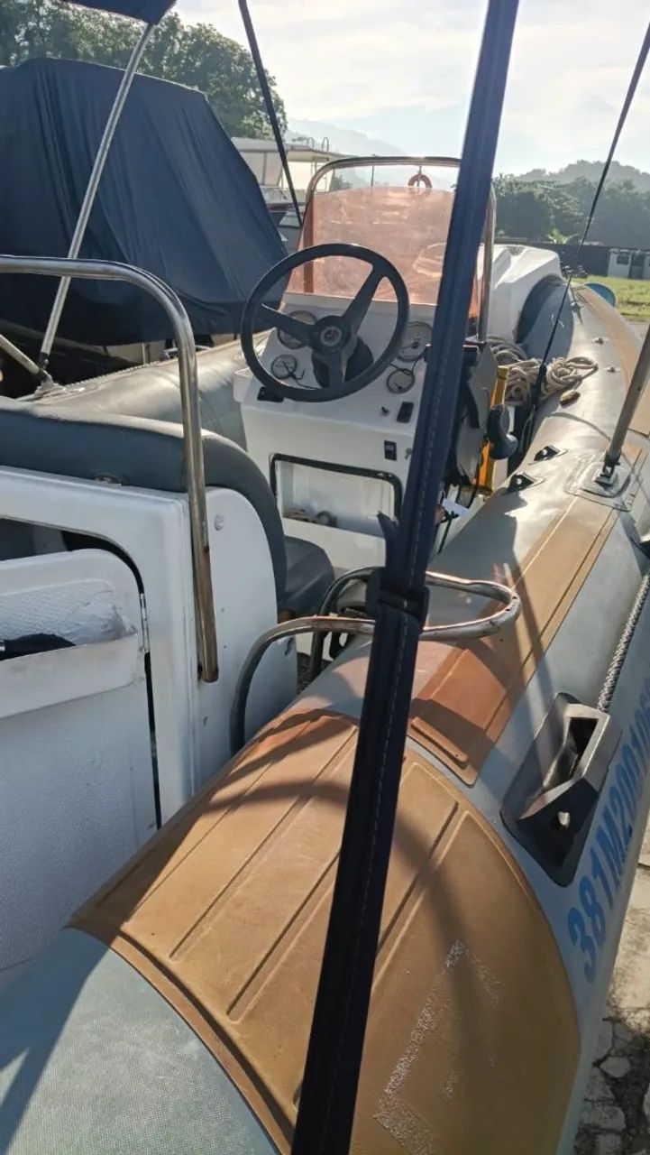 Bote com casco  - Foto 3