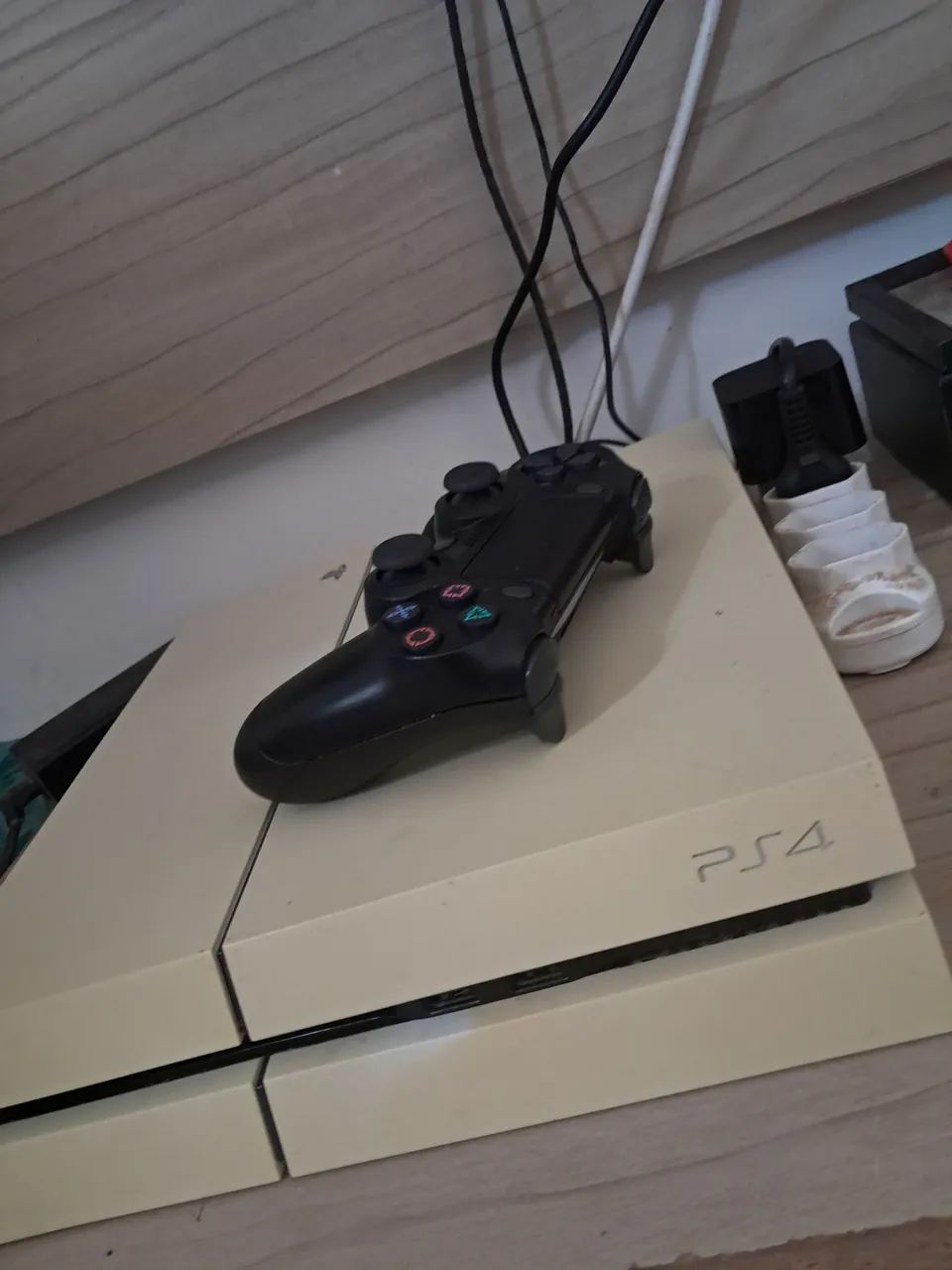 PS4 FAT BRANCO + CONTROLE E JOGO - Foto 4