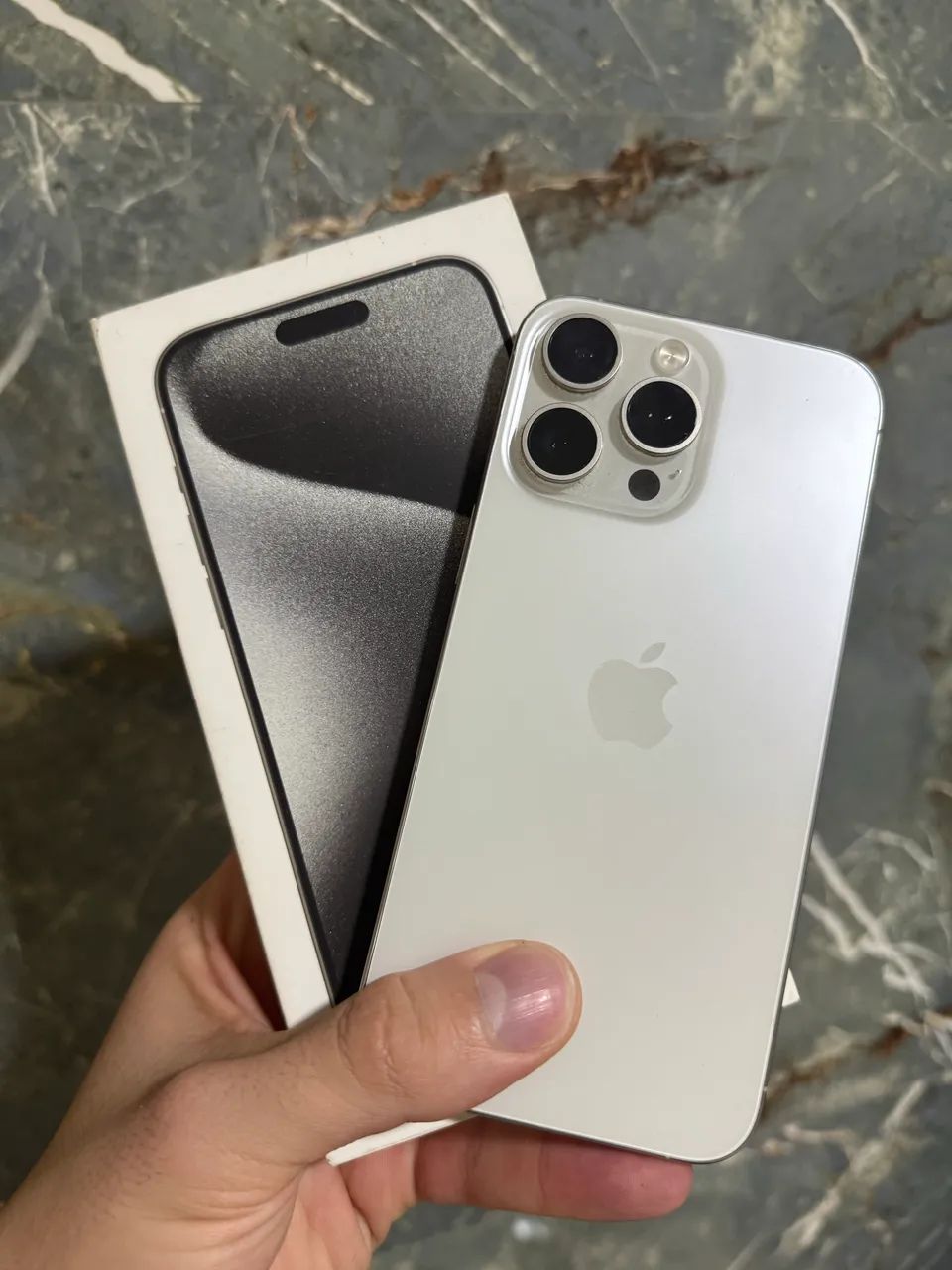 美品！ iPhone 15 Pro Max シルバー 本体 iPhone 15 Pro Max 256gb - Impecável!! - Celulares e Smartphones