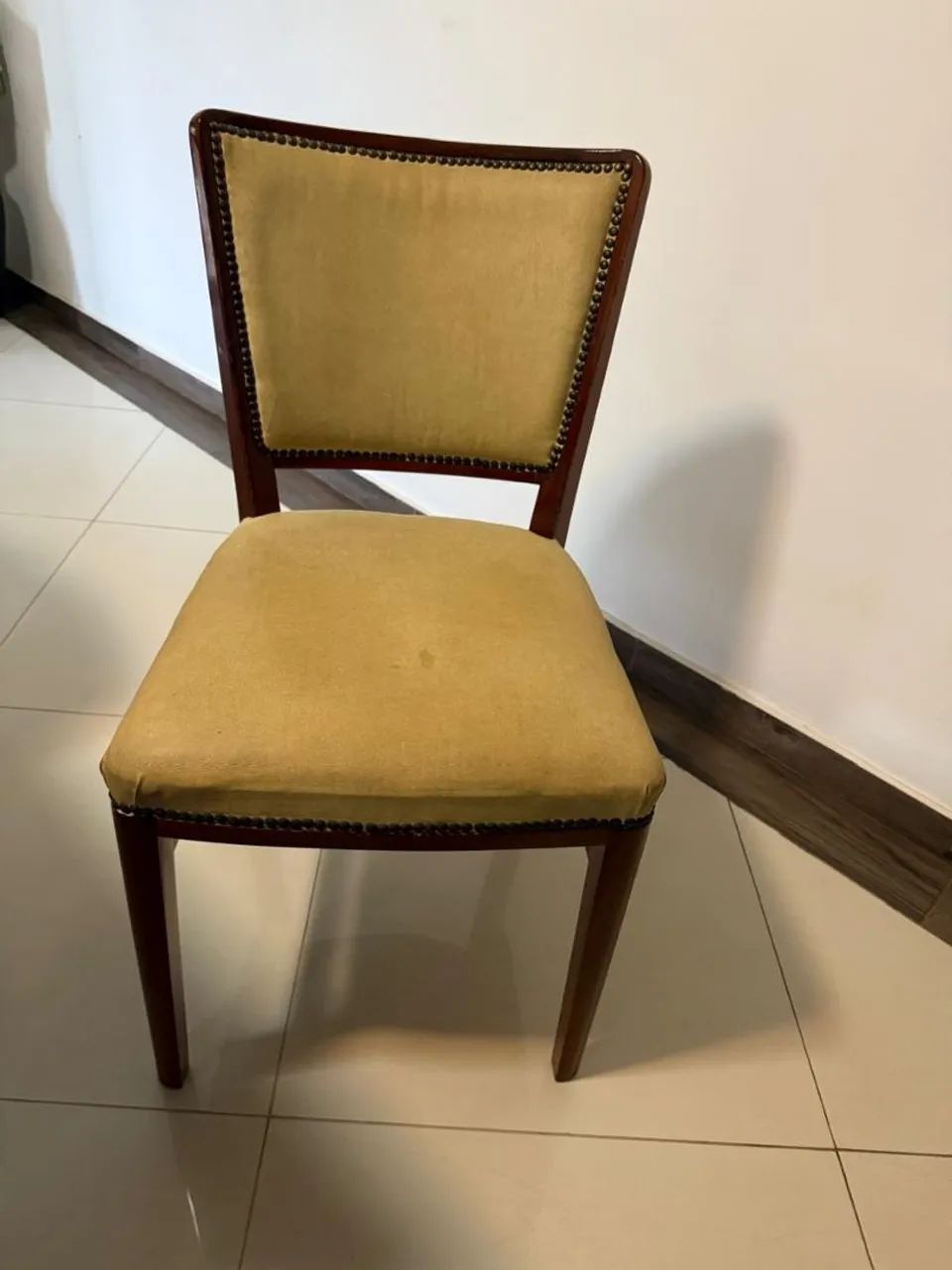 Mesa madeira e mogno e cadeiras almofadas de alto padrão - Foto 2