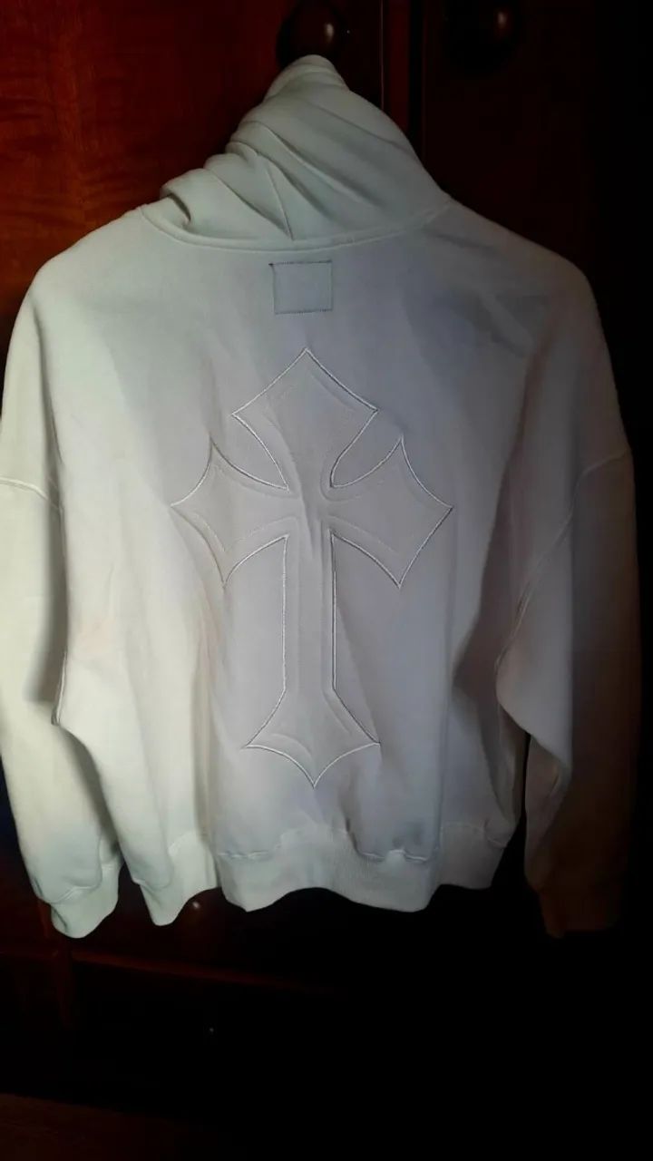Moletom branco estilo oversized, usado uma vez em perfeito estado