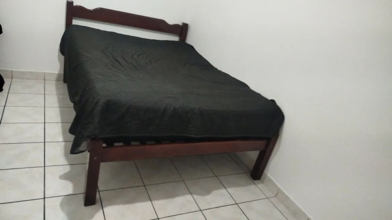 Cama de casal maciça 
