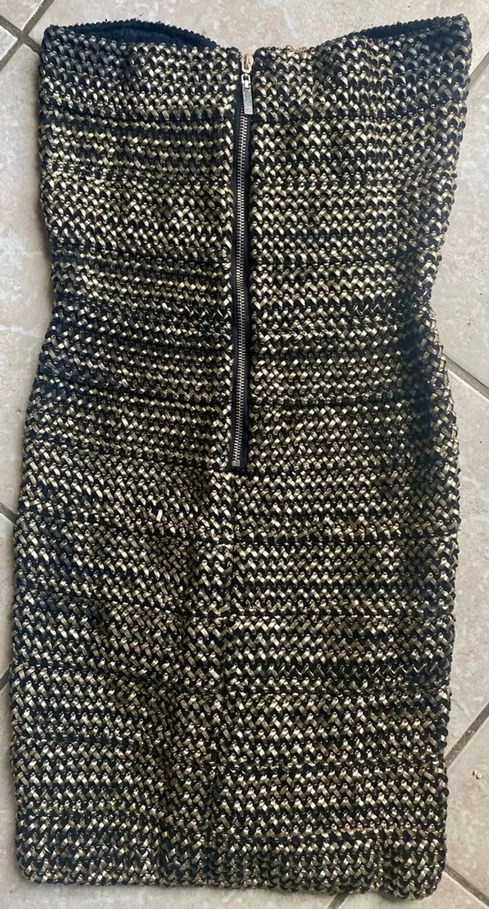 Vestido dourado com preto P tipo crochê  - Foto 4