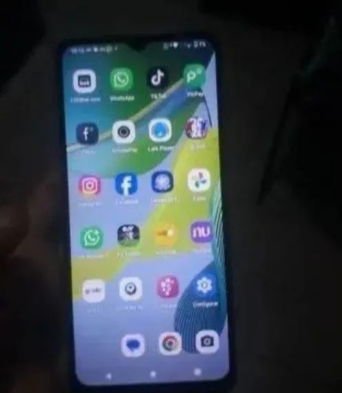 Vendo celular Motorola e13 