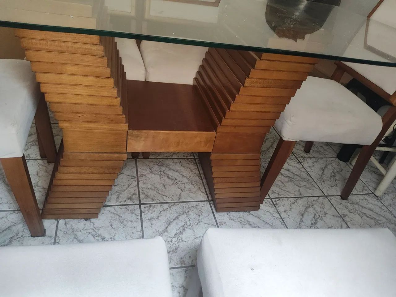 Mesa maciça com 6 cadeiras - Foto 2