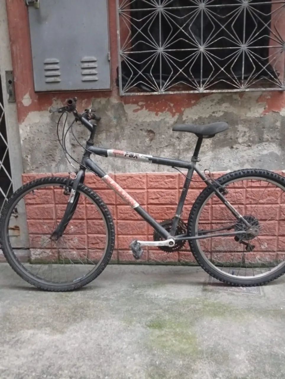 Bicicleta aro 26 em excelente estado - Foto 4