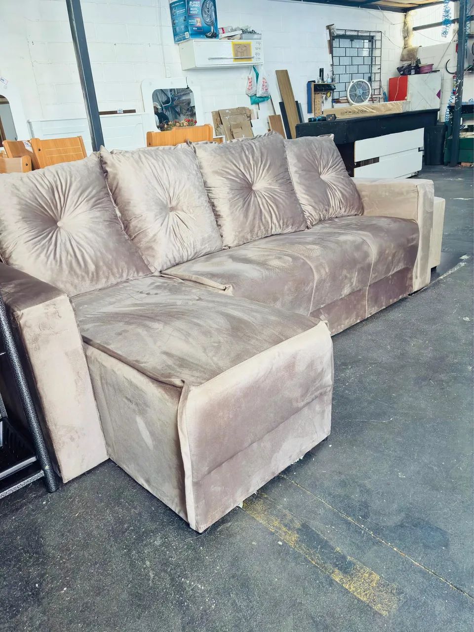 Sofá com chaise / NOVO / ENTREGAMOS 