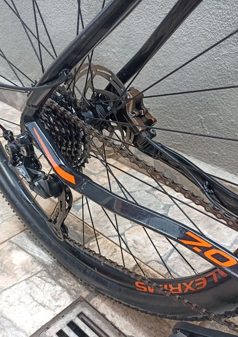 Bicicleta Oggi 7.0 aro 29 preta e laranja  - Foto 3