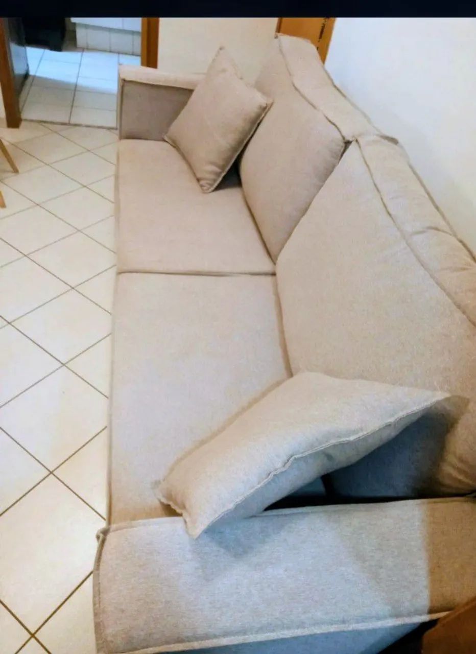VENDE-SE SOFÁ 3 LUGARES, 1 ANO DE USO - Foto 3