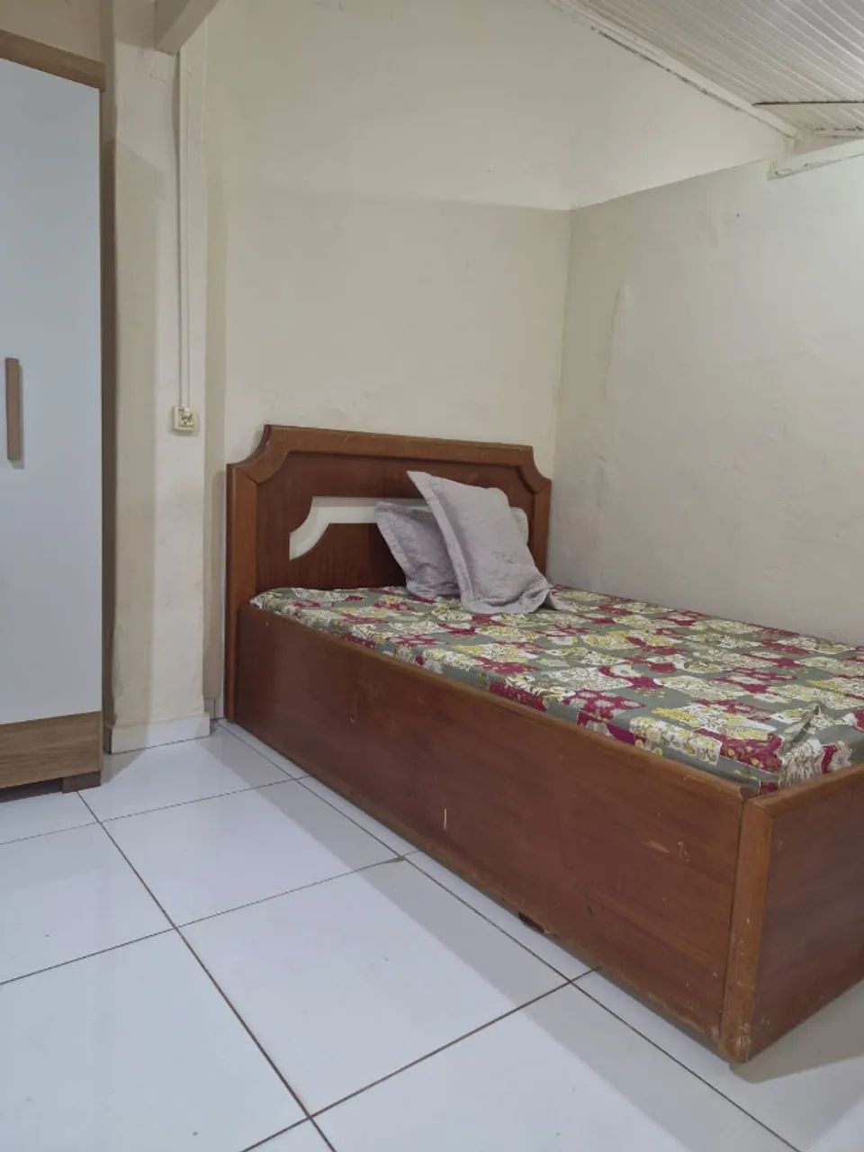 kitnet no centro $ 880,00 com mobiliário e livre de custos - Foto 2