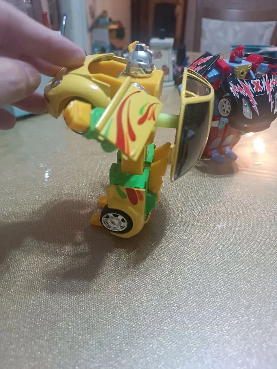 Carros Transformers amarelo e preto  - Foto 4