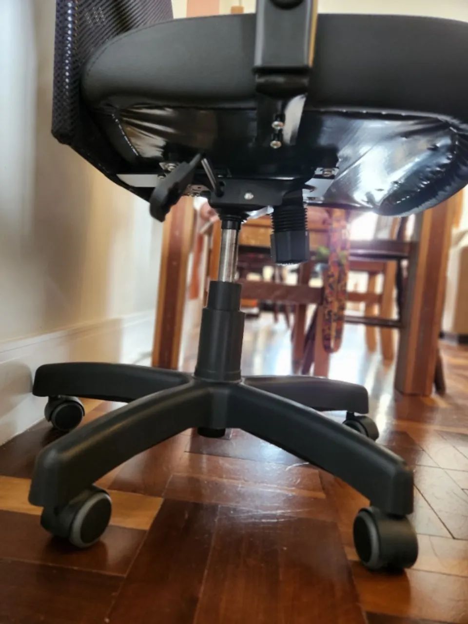 Cadeira De Escritório - Semi nova - Foto 4