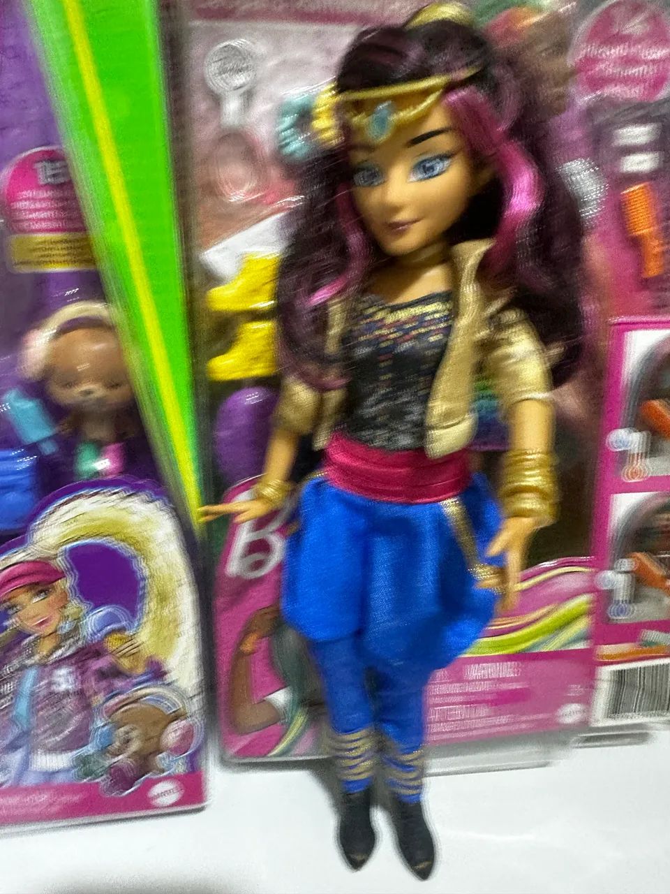 Boneca Descendentes Auradon Genie Chic Jordan