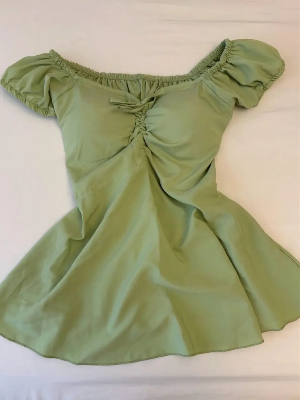 BLUSINHA VERDE COM MANGAS BUFANTES