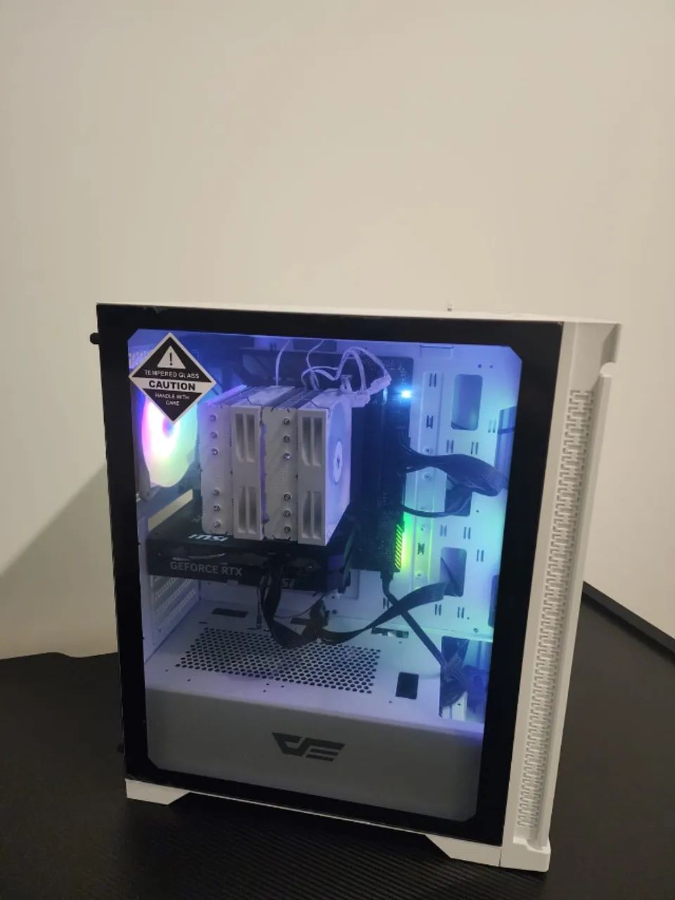 PC Gamer High-End Black & White | RTX 5060 + Ryzen 3D V-Cache (1 Mês de Uso) - Foto 4