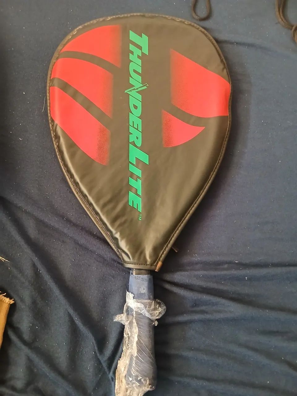 Raquete de tenis,e bolinhas. - Foto 5
