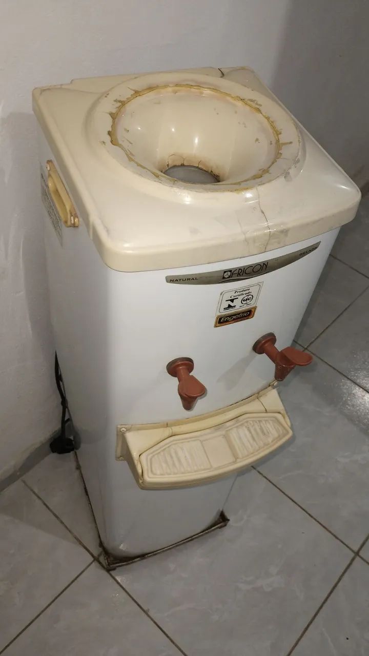 Vendo Bebedouro Esmaltec de coluna, usado mais funcionando perfeitamente, 100% gelando 180 - Foto 5