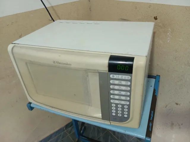 MICRO ONDAS ELECTROLUX 31 L - Foto 2