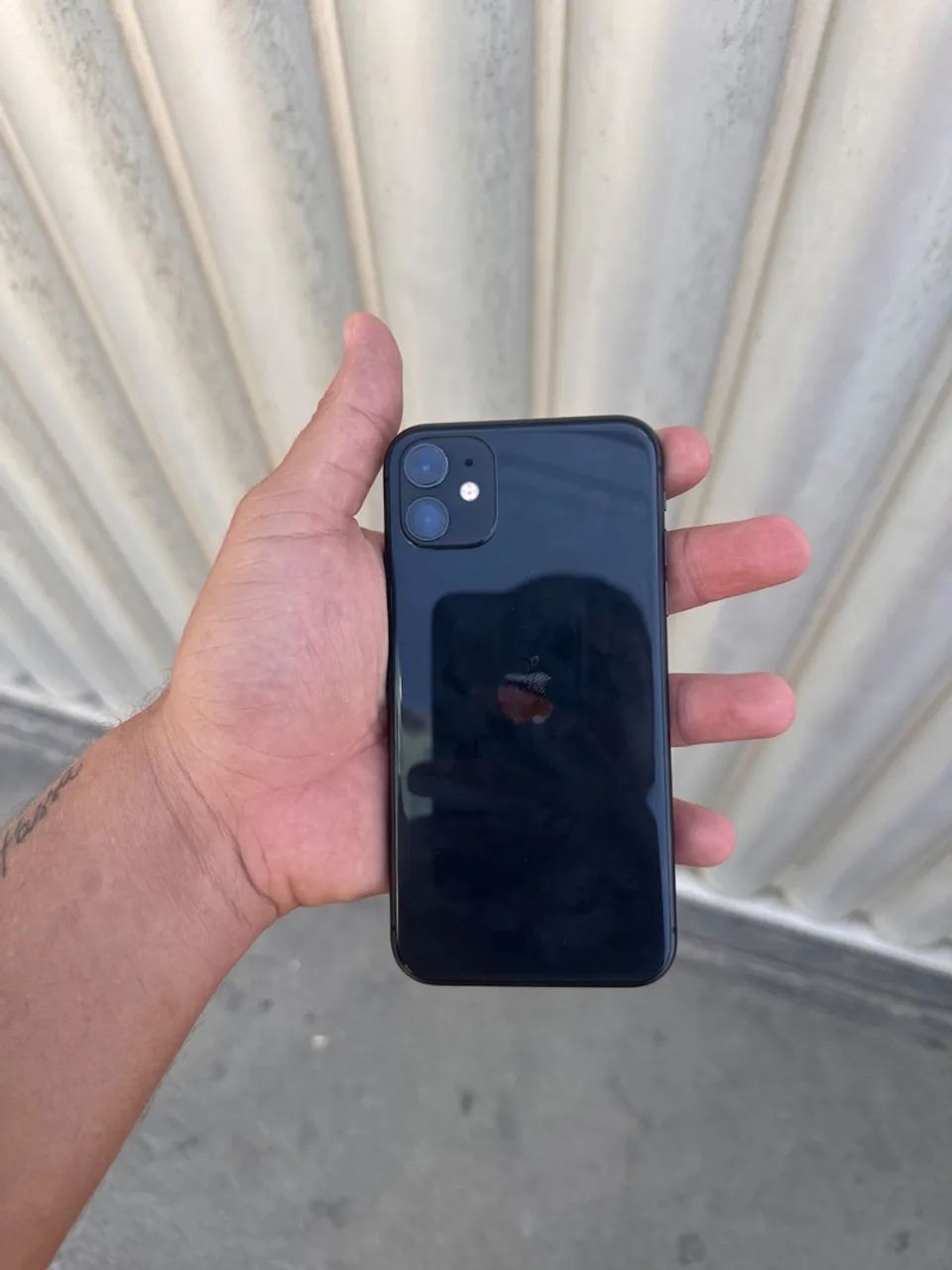VENDO IPHONE 11 (PRETO) - Foto 2