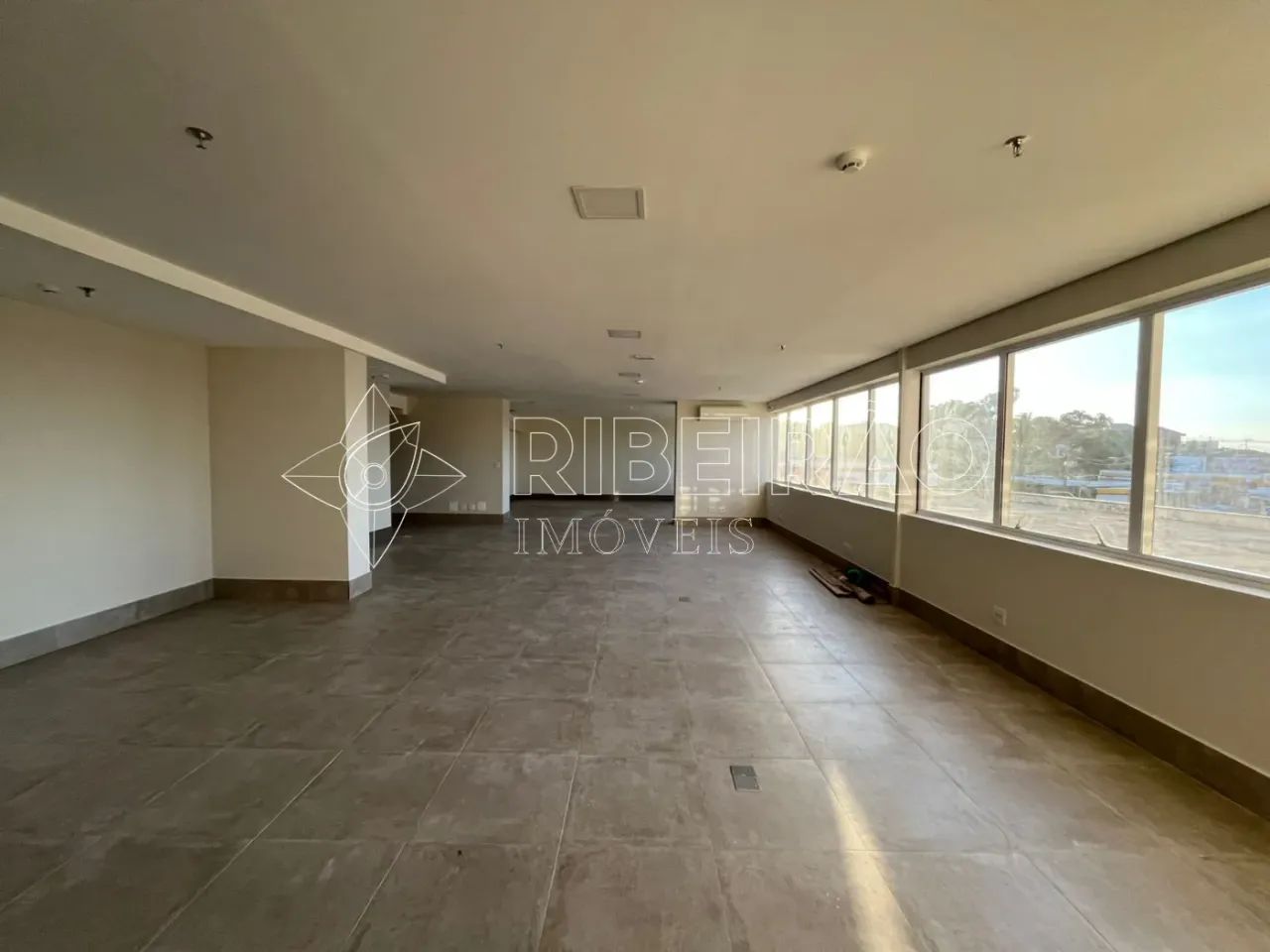 Salão comercial de 300m² para venda e locação no edifício Trio Office - Foto 2
