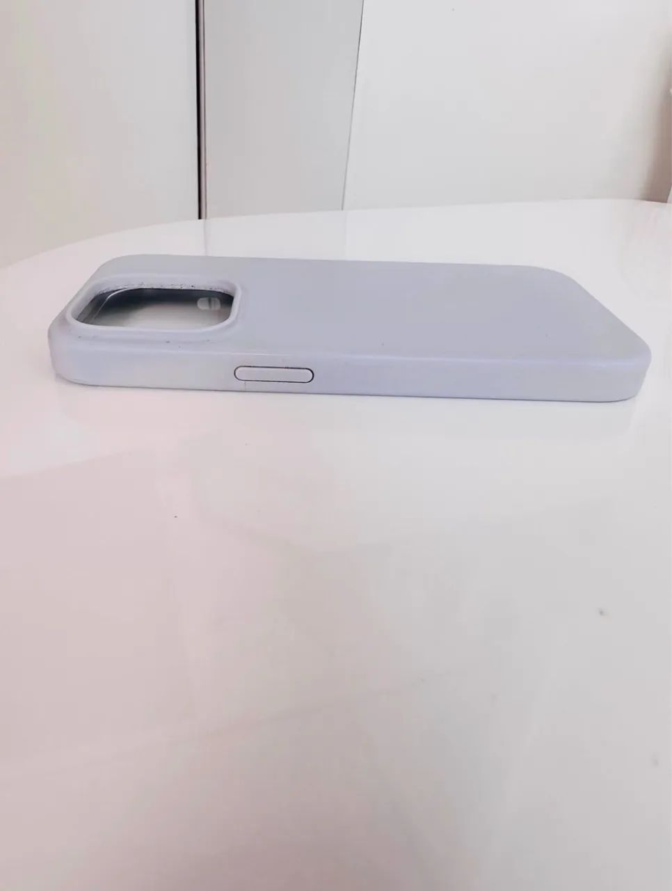 Capinha lilás de silicone iPhone 14 Pro - Foto 2