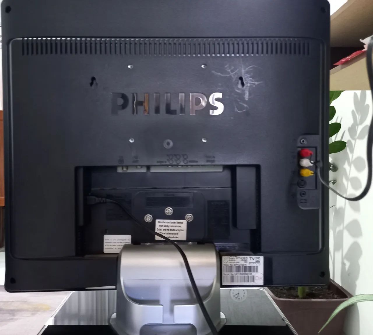 TV  SLD PHILIPS em bom estado de uso  - Foto 5