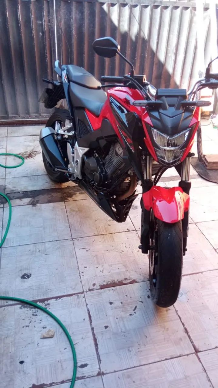 Vendo cb 300 